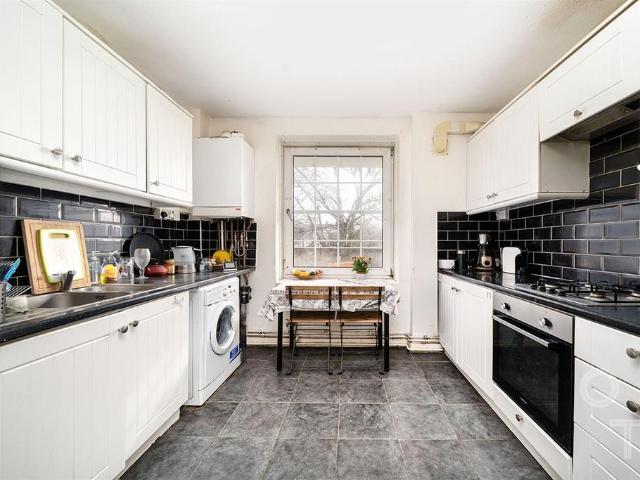 Flat for sale in Kentish Town, Greater London