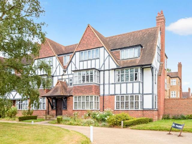 Flat for sale in London Borough of Ealing, Park Royal