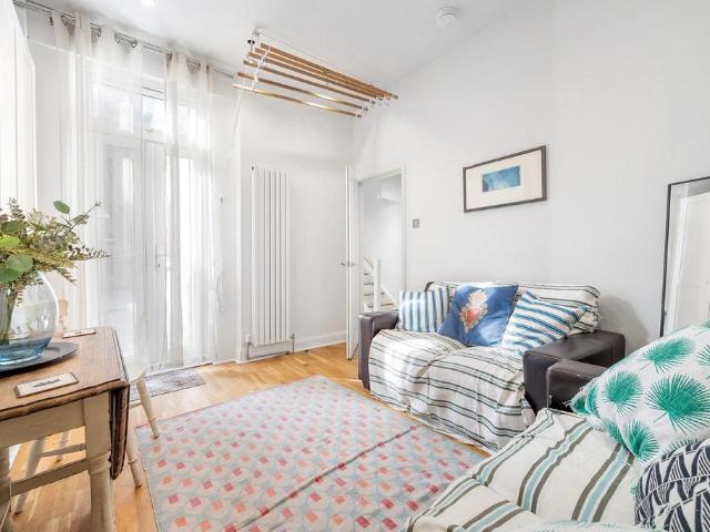 Flat for sale in London Borough of Lambeth, Greater London