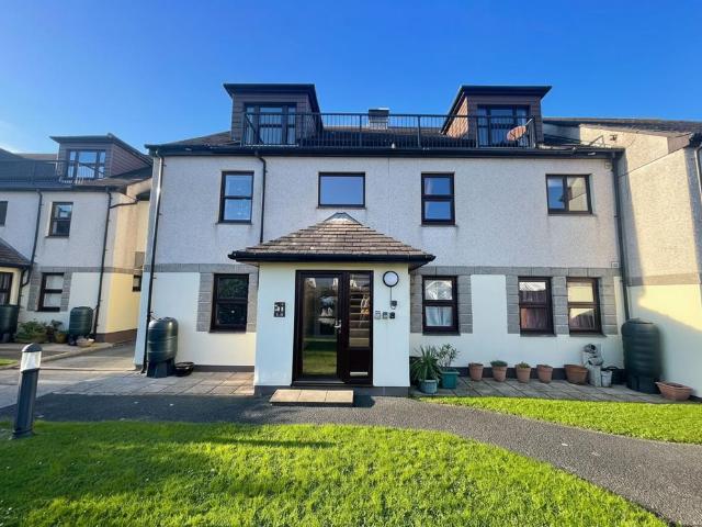 Flat for sale in Portreath, Cornwall