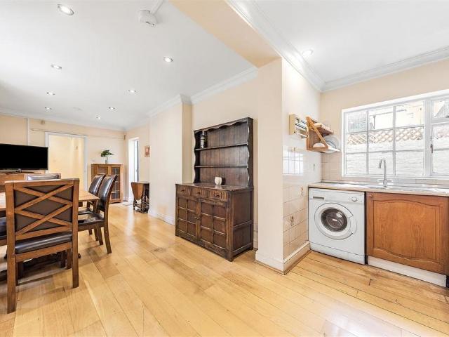 Flat for sale in City of Westminster, Greater London