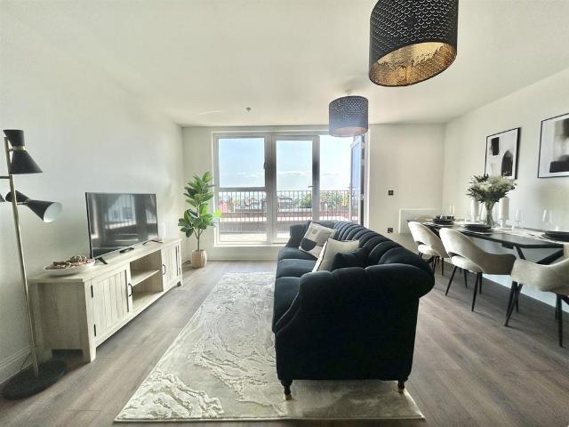 Flat for sale in Alton Barnes, Essex