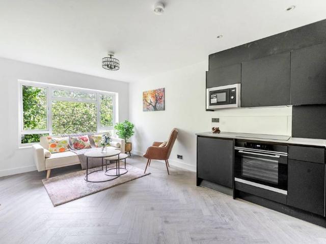 Flat for sale in The Hale, Greater London