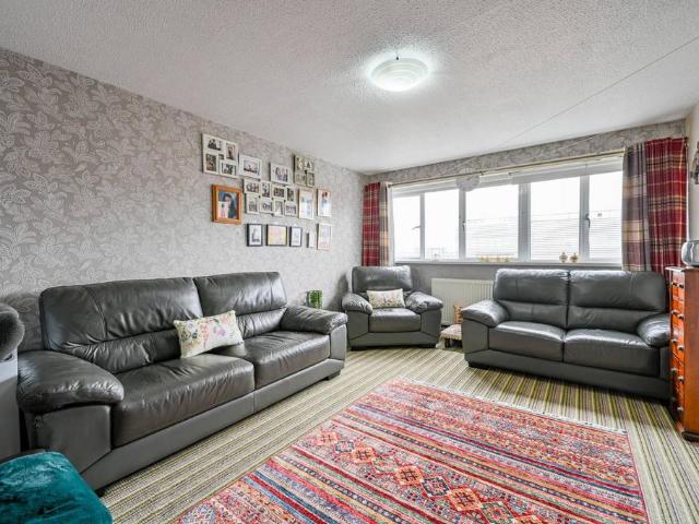 Flat for sale in London Borough of Ealing, Hanwell