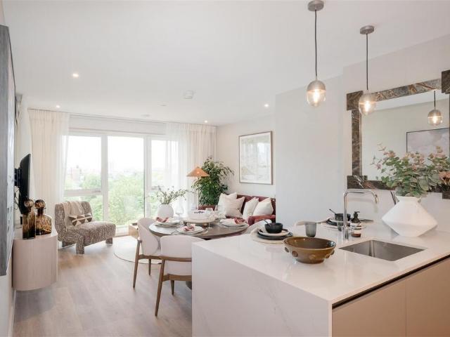 Flat for sale in Bromley-by-Bow, Mile End