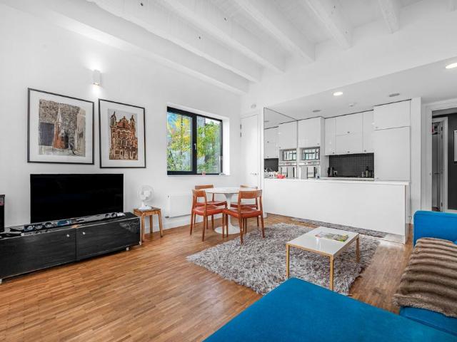 Flat for sale in Holborn, Greater London