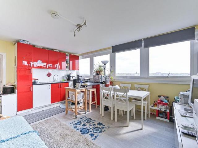 Flat for sale in Camberwell, Greater London