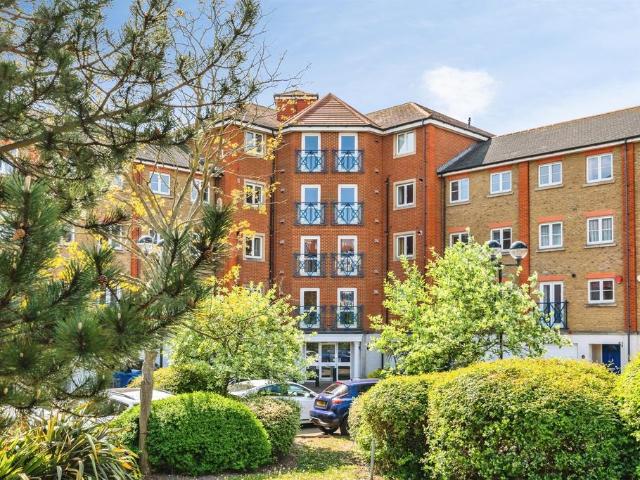 Flat for sale in Sovereign Harbour, Eastbourne
