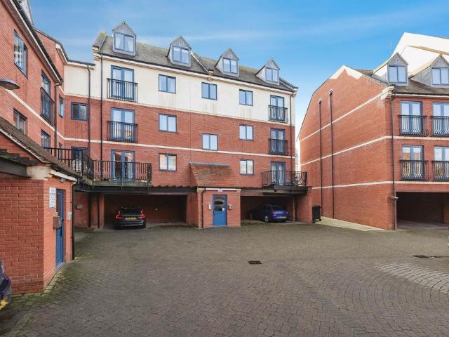 Flat for sale in St Clements, Worcestershire