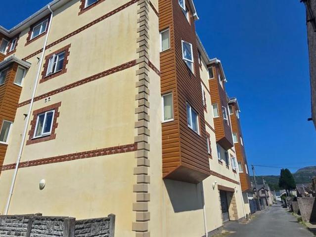 Flat for sale in Porthmadog