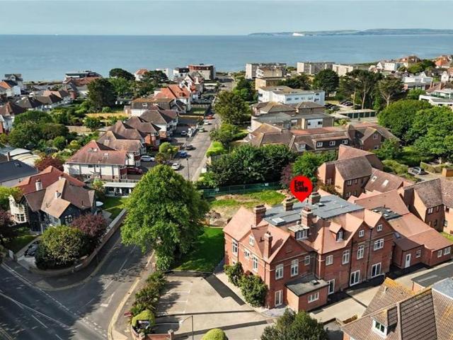 Flat for sale in Southbourne, Bournemouth
