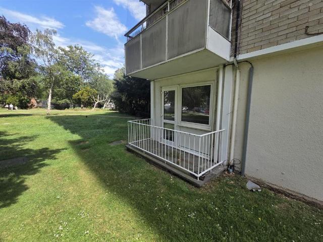 Flat for sale in Roehampton, Greater London