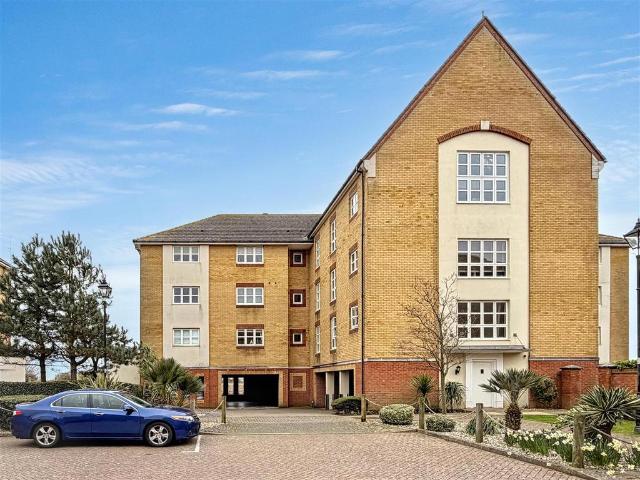 Flat for sale in Crumbles, Eastbourne