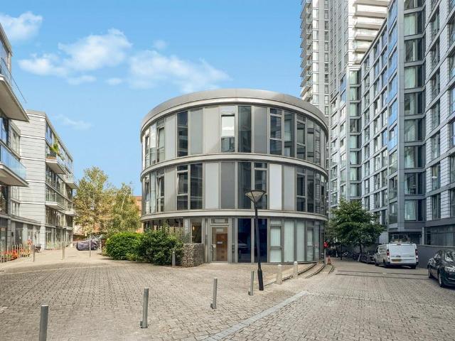 Flat for sale in London Borough of Lewisham, Deptford