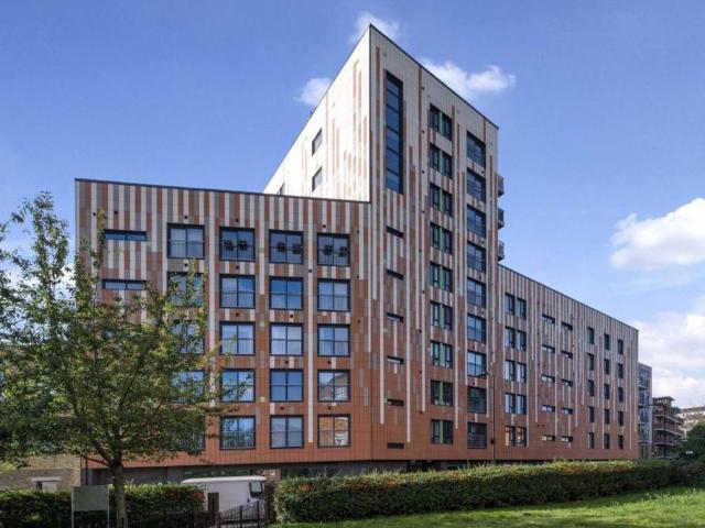 Flat for sale in South Hackney, Greater London