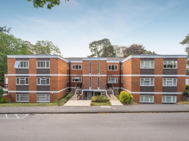 Flat for sale in Sunningdale, Windsor and Maidenhead