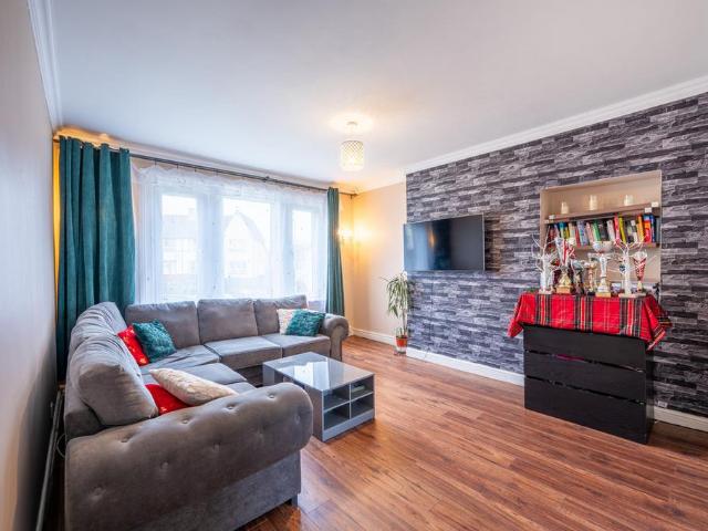 Flat for sale in Hamilton, Scotland