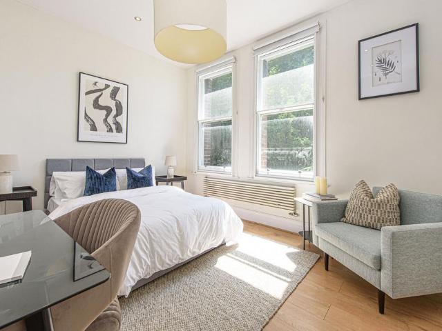 Flat for sale in South Hampstead, Greater London