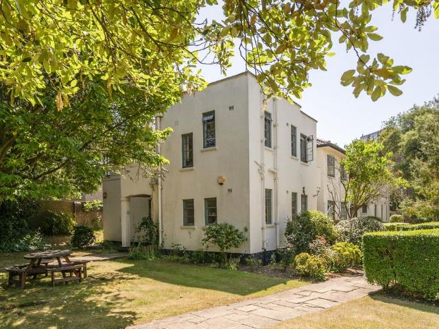 Flat for sale in Putney, Greater London