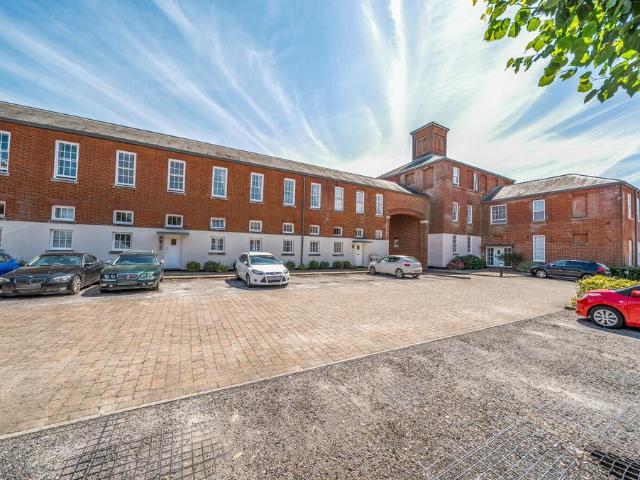 Flat for sale in Hampshire