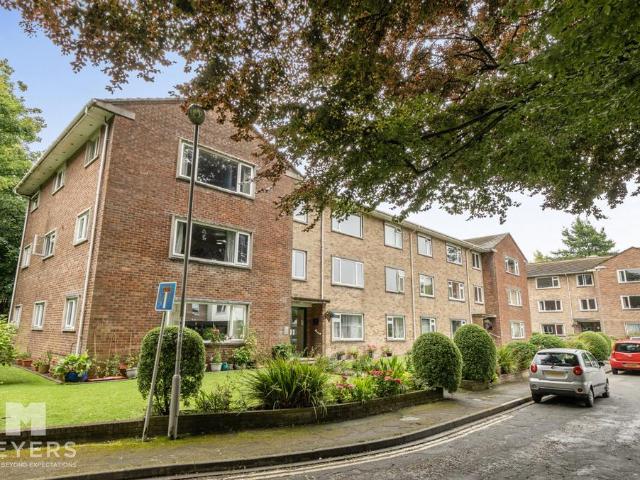 Flat for sale in Fordington