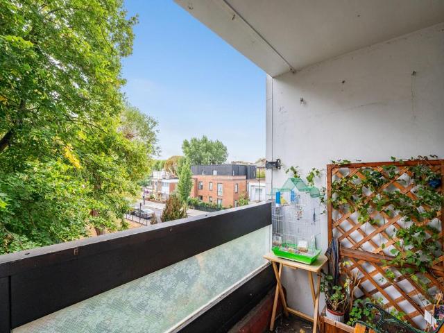 Flat for sale in Maida Vale, Greater London