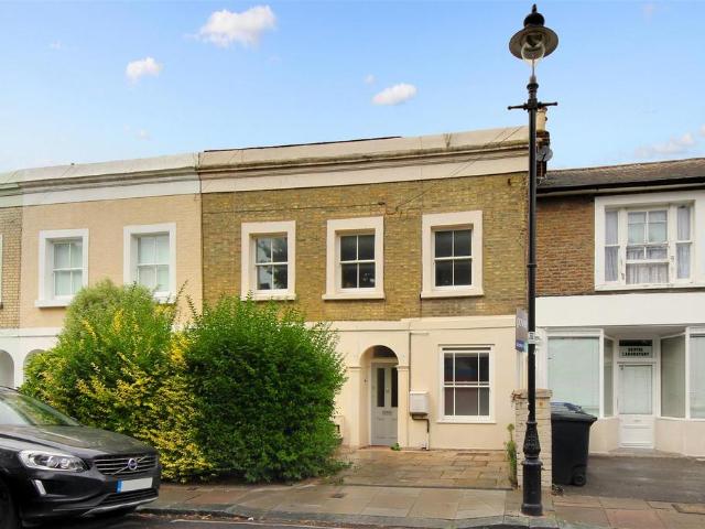 Flat for sale in London Borough of Ealing, Greater London