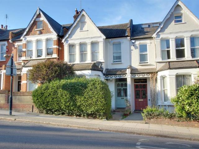 Flat for sale in Hornsey, Greater London