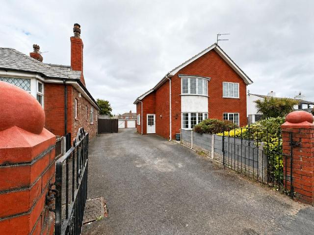Flat for sale in Marshside, Southport