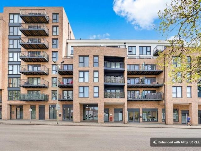 Flat for sale in Golders Green, Greater London