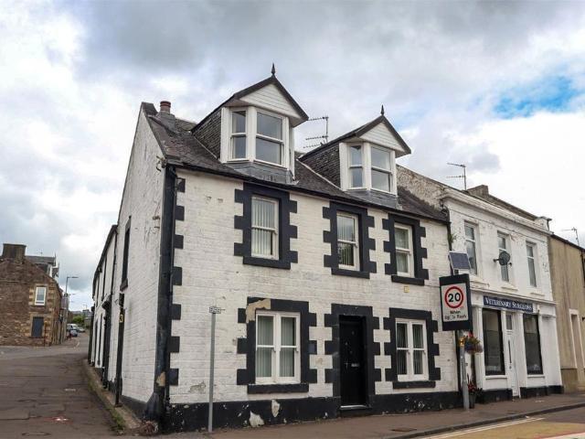 Flat for sale in Lanark, Scotland