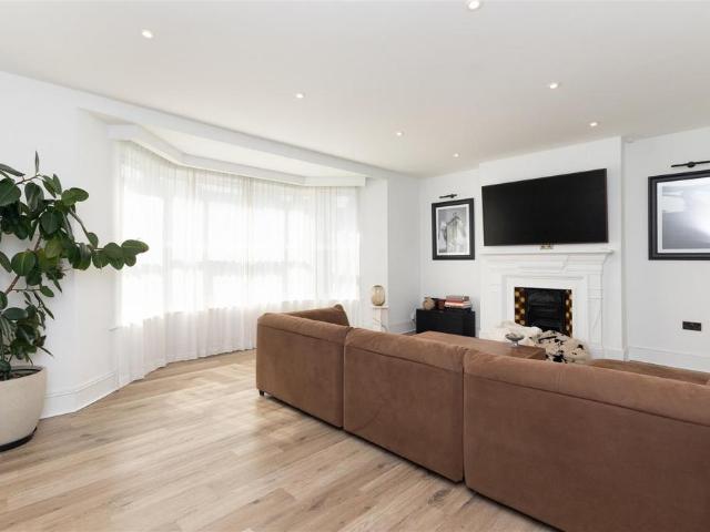 Flat for sale in Central, Heathlands