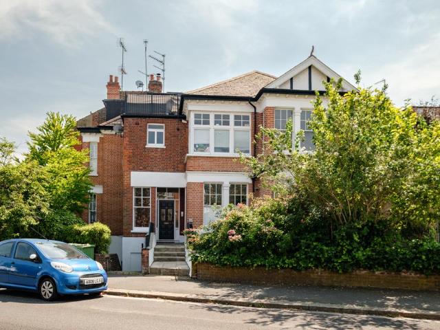 Flat for sale in Muswell Hill, Greater London