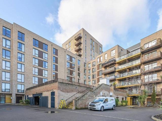 Flat for sale in Bromley-by-Bow, Poplar Grove