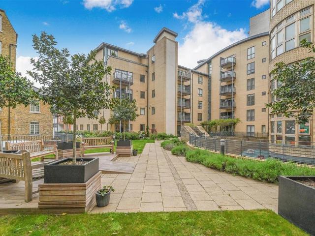Flat for sale in Paddington, Greater London
