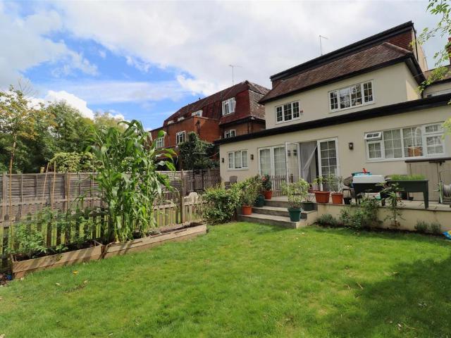 Flat for sale in Temple Fortune, Greater London