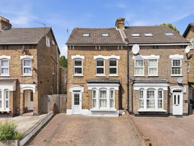 Flat for sale in London Borough of Ealing, Hanwell