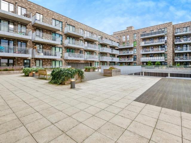 Flat for sale in Slough