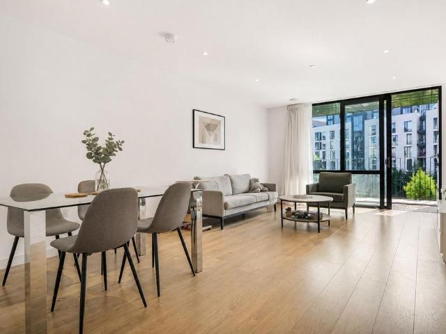 Flat for sale in Stratford Marsh, Greater London
