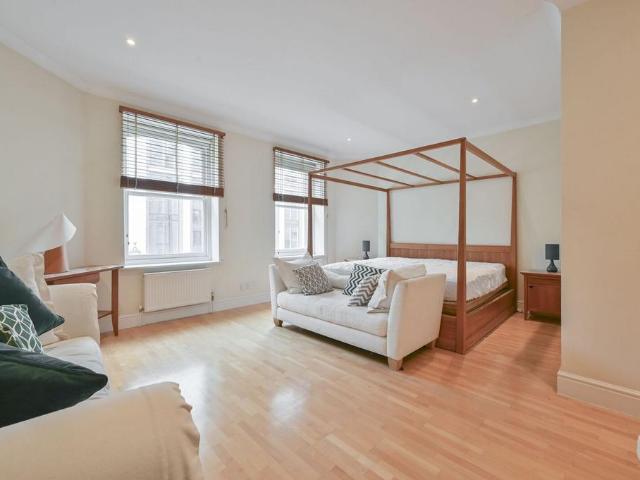 Flat for sale in East Marylebone, Mayfair