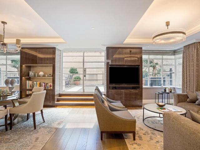 Flat for sale in City of Westminster, Greater London