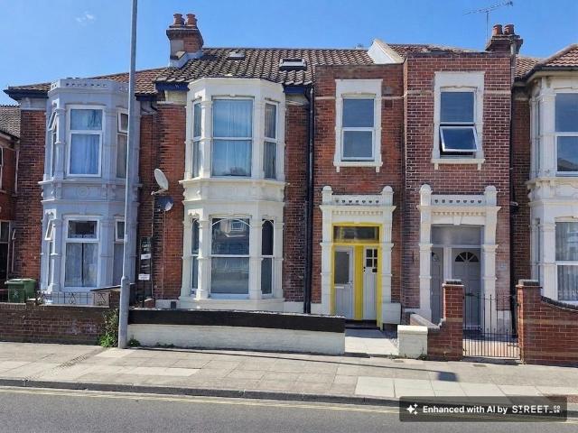 Flat for sale in Kingston, Baffins