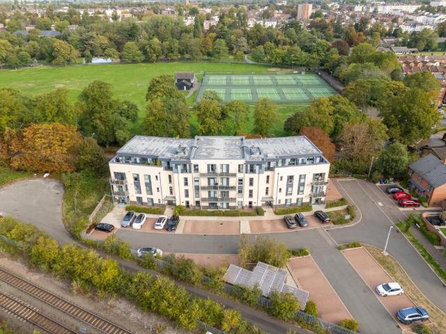 Flat for sale in Milverton, Warwick