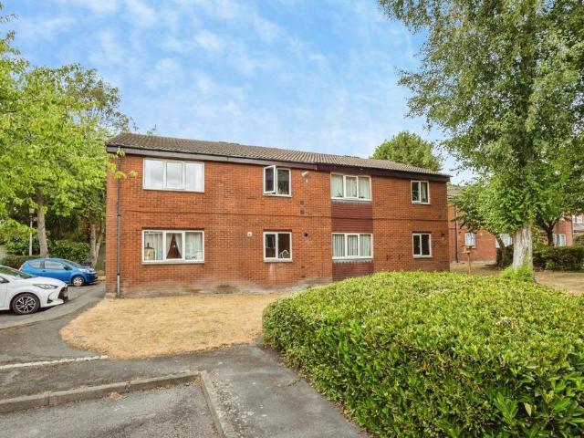 Flat for sale in Elmfield, Leicestershire