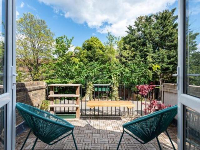 Flat for sale in Kilburn, Greater London