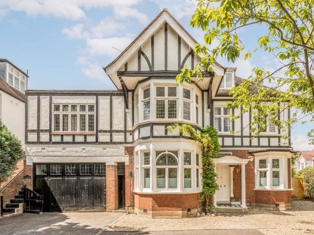 Flat for sale in Brondesbury, Greater London