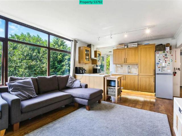 Flat for sale in Ewell, Surrey