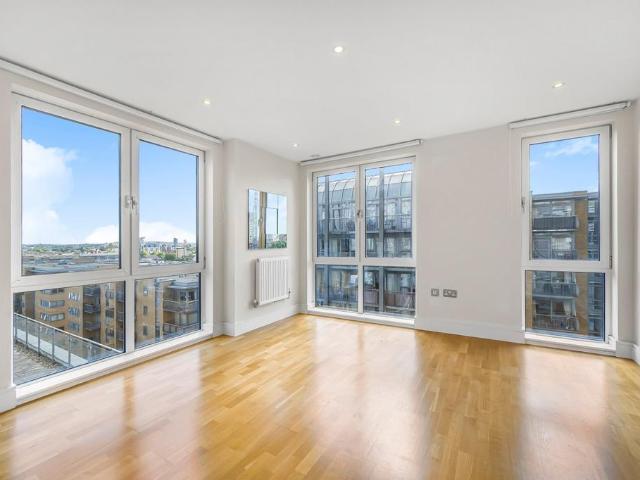 Flat for sale in Isle Of Dogs, Isle Of Man