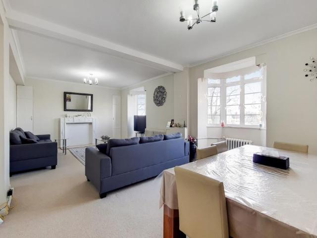 Flat for sale in Brook Green, Greater London