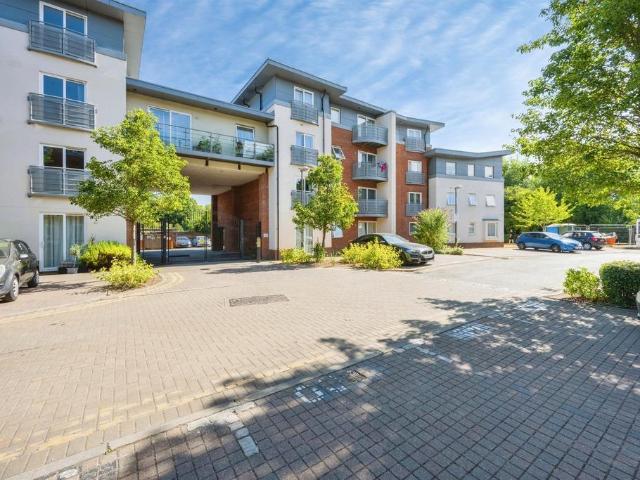 Flat for sale in Walton, Aylesbury